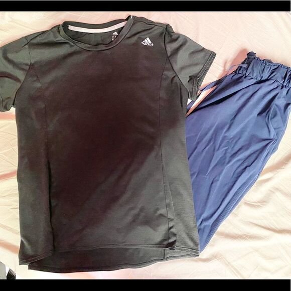 ⭐️HOST PICK⭐️ Amazing Condition Adidas Tee Shirt - Picture 2 of 4